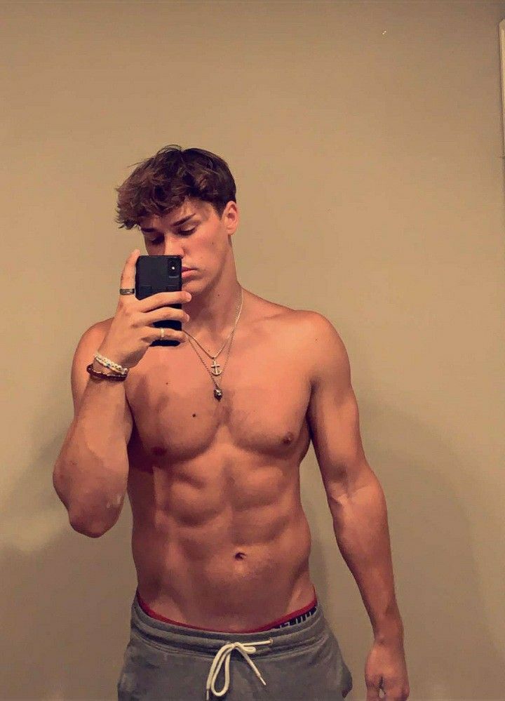 themalecelebs's tweet image. noah beck