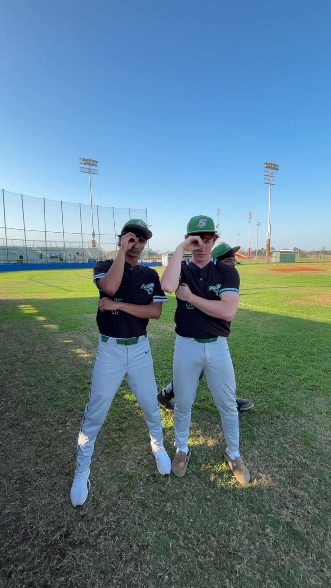 will_simm0ns's tweet photo. Combined no hitter today!!
Went 3 innings, 7ks, no runs
83-86 #Uncommitted2027 
@_LSABaseball @MTHD_4417 @bhalla_viv https://t.co/p4eyRFXhfl