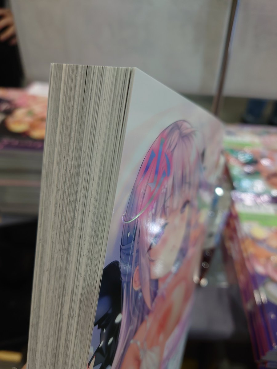 キラキラの箔押しが綺麗✨
とんでもないゴン太の新刊になりました
ぜひ現物をご覧ください😌 