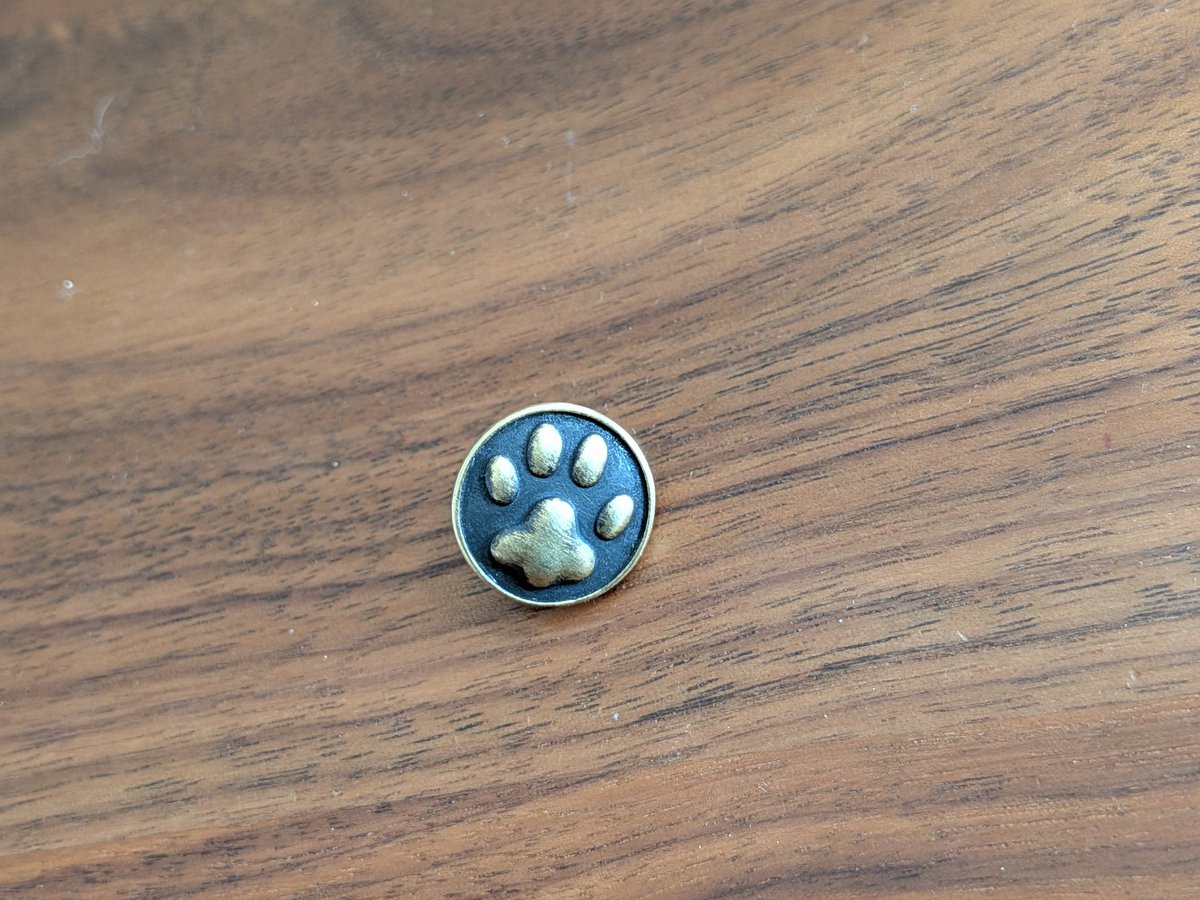 私のバンジョーのストラップはベルト用の革をカット・穴開けしたもの