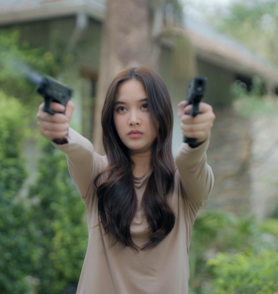 the way she’s holding that gun yeah SO HANDSOME 

THE AIR Q26 SHOOTING
#เสน่หาวาโยคิว26
#srchafreen
#4elements