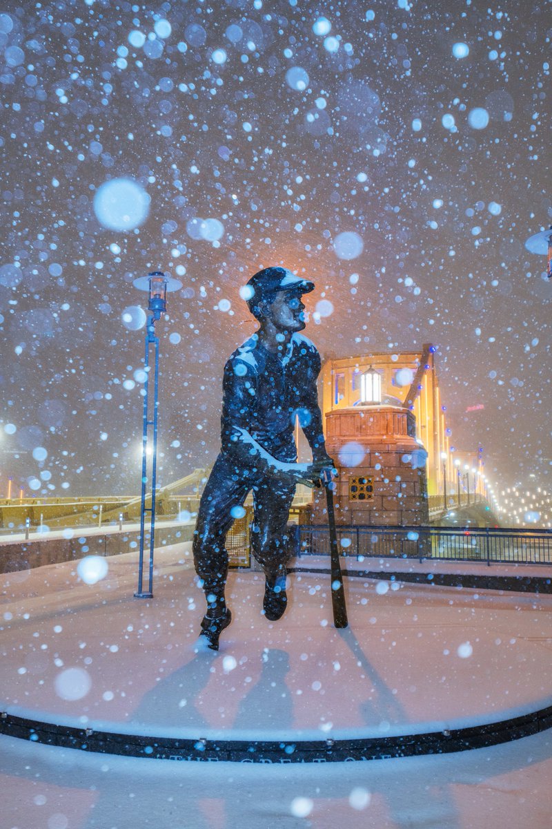 The theme of tonight's post, from last month's snow, is baseball related in honor of the passing of #Pittsburgh sports legend Bill Mazeroski. His home run is the single greatest home run in baseball history, and the moment is immortalized outside of PNC Park.

Rest in peach, Maz.