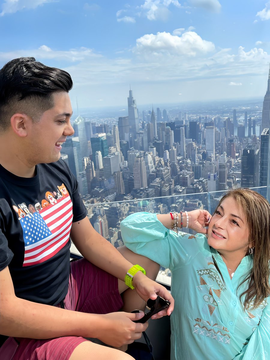 Hoy se cumplen 4 meses desde que mi inspiración eterna partió 🕊️
Te extraño tanto, mamita. A veces, cuando parece que algo intento aceptar la realidad, llegan estos días que me recuerdan que lo único que deseo es volver a estar a tu lado 🪽
#paulinatamayo #mama #ecuador #hijo