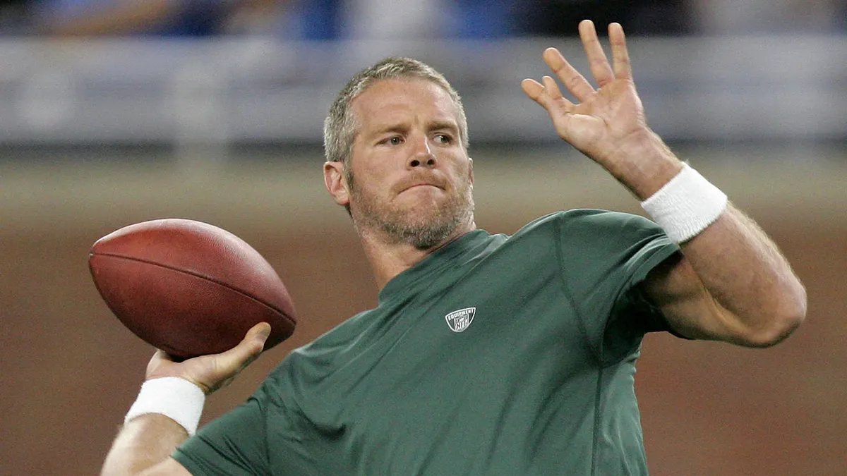 nflrums's tweet photo. 🚨 #Packers LEGEND Brett Favre recently said that he thinks the #NFL has made a slight shift somewhere around Colin Kaepernick.

The League does not appeal to the true fans like it used to.

Farve thinks instead of appealing to person who loved football and your normal person, but it seem now they look for a different audience.
