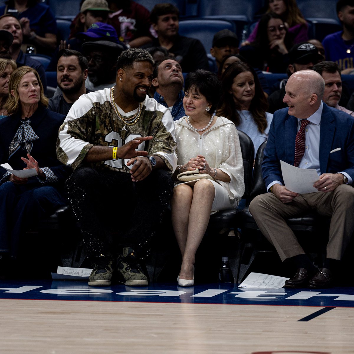 .@camjordan94 visiting with Mrs. Benson and Pete November courtside ⚜️