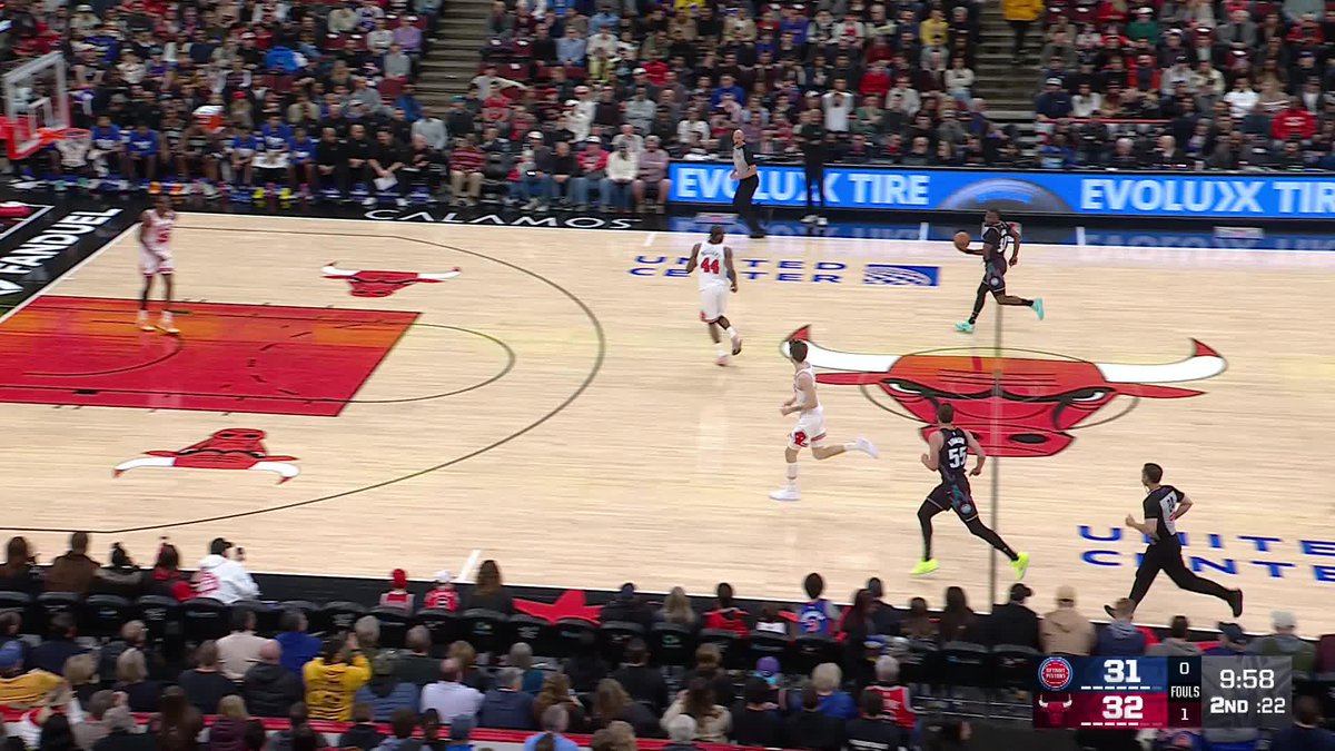 It's a block party in the UC 😤
@BuzelisMatas | @CHSN__