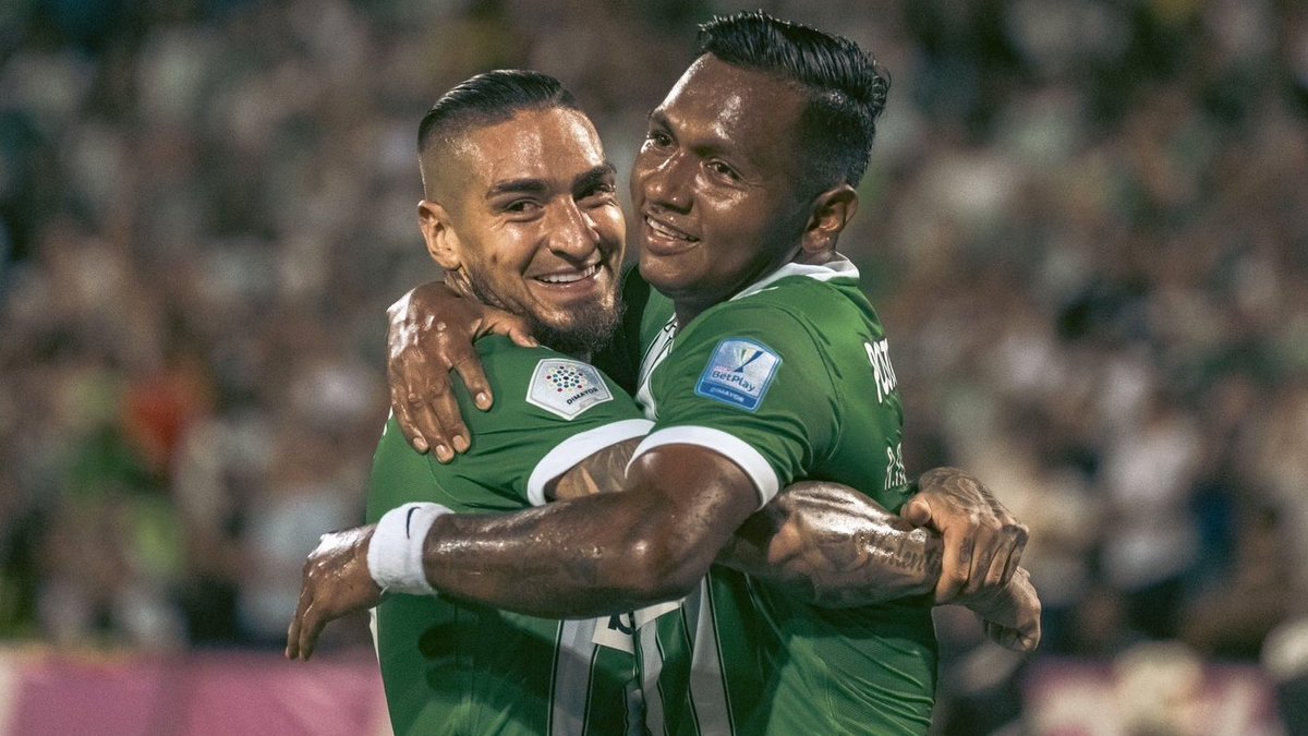 ¿La dupla Morelos-Arango?
Aprobada. El temor es que no se entendieran, que pisaran las mismas zonas, pero no hay problema con esto, ni en retrasarse y servirle al otro. Hay buen pie y asocio. Esta noche hubo espacios y fue fácil, habrá que verlos sin estos.
📸 : <a href="/nacionaloficial/">Atlético Nacional</a>