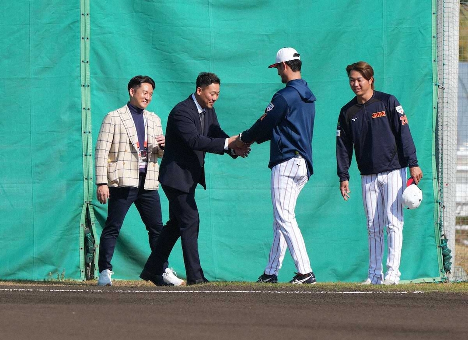侍ジャパン】中田翔氏が宮崎事前合宿訪問 日本ハムの先輩