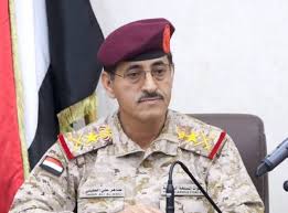 "السؤال اليوم لأبناء الصبيحة: هل السكوت عن الإساءة للفريق محمود الصبيحي من قبل الأبواق الشمالية وعلى رأسهم وزير الدفاع اليمني العقيلي الي أتهم الفريق محمود الصبيحي بالفاشل الي ما عندة أي شهادة علمية خيار؟
أو إن الكرامة لها رجالها والرد حاضر؟"