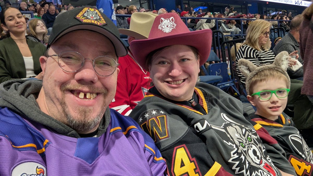 SiliconShecky's tweet photo. Work/Life balance is needed in these crazy time. Tonight is another family night at the #ChicagoWolves game! https://t.co/1MYpfKNycT