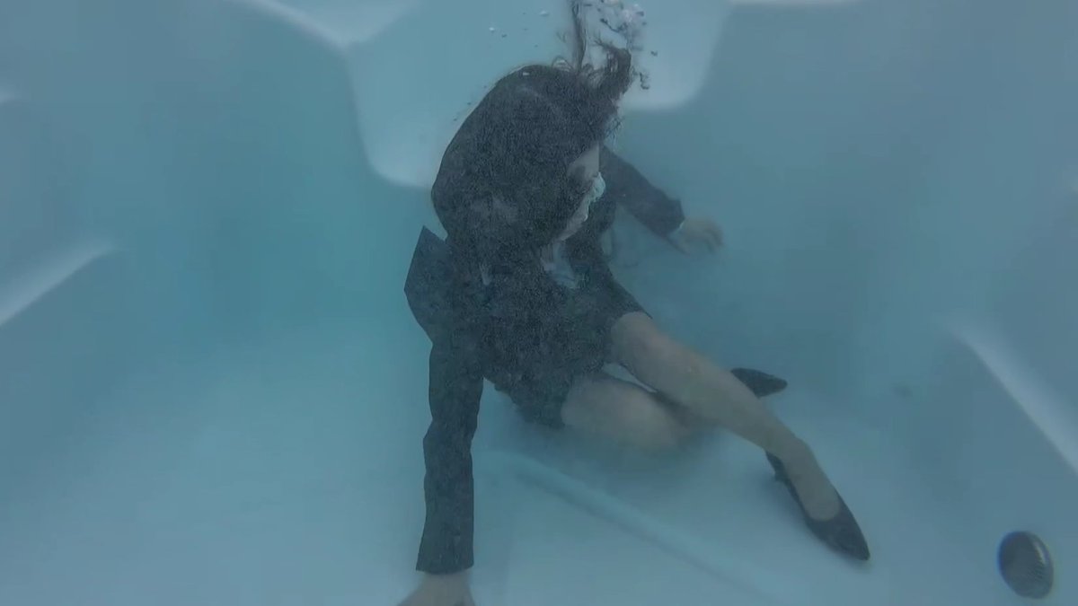 soakedwoman's tweet image. 3度目の水中潜りシーン
soakedwoman.com/pool24uw.html

The second underwater dive scene
en.soakedwoman.com/pool24uw.html

#海女さん #underwater