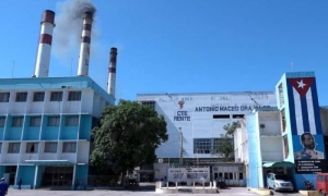 🏭⚙️ǀ En medio de la contingencia energética que enfrenta el país, la CTE Antonio Maceo Grajales, Renté, reajustó sus turnos laborales y ejecuta un programa intensivo de mantenimiento y reparación, con el propósito de sostener la generación térmica. 
🔗acortar.link/jyAi9y