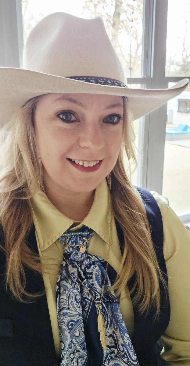 mocowgirl15's tweet image. Time for @ericchurch and @49winchester in #STLouis !!