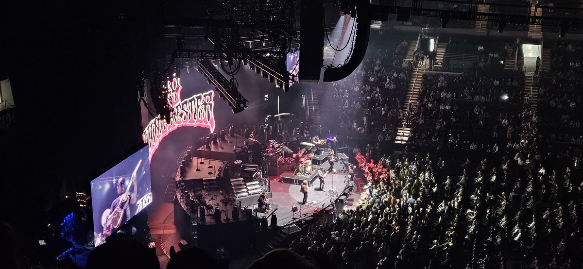 mocowgirl15's tweet image. Time for @ericchurch and @49winchester in #STLouis !!