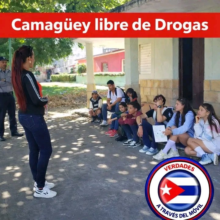 dpscamaguey1's tweet photo. 🏫 Especialistas de Educación y Salud se unieron para hablarles claro a los estudiantes sobre las terribles consecuencias que traen las drogas para la salud. El mensaje fue único: la prevención es el camino.

#CamagüeyPorLaSalud  #Camagüey #ContraLasDrogasSeGana https://t.co/DU0Tm4OM8K