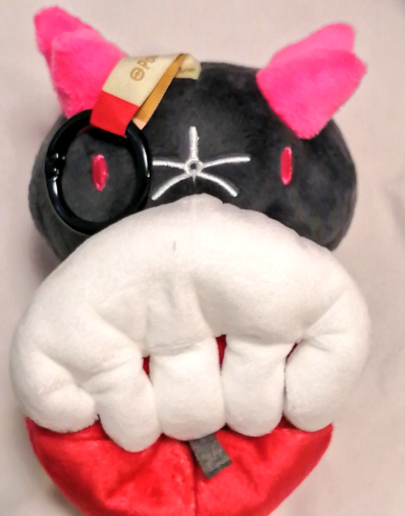 kmk_pkg's tweet photo. ストラップ？のリングが垂れるとちょう��目(模様)の位置に来るからモノクルみがあって大変良い…モノクルぶっし🤔 https://t.co/Ant7iZWHVj