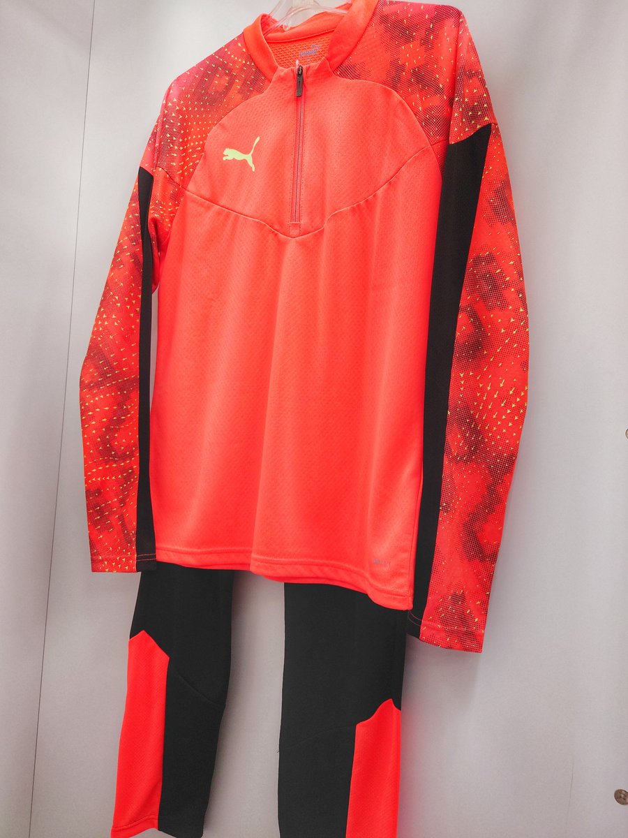 サッカーレトロアパレルご紹介💁 #puma 1/4 ジップトップ & TRパンツ