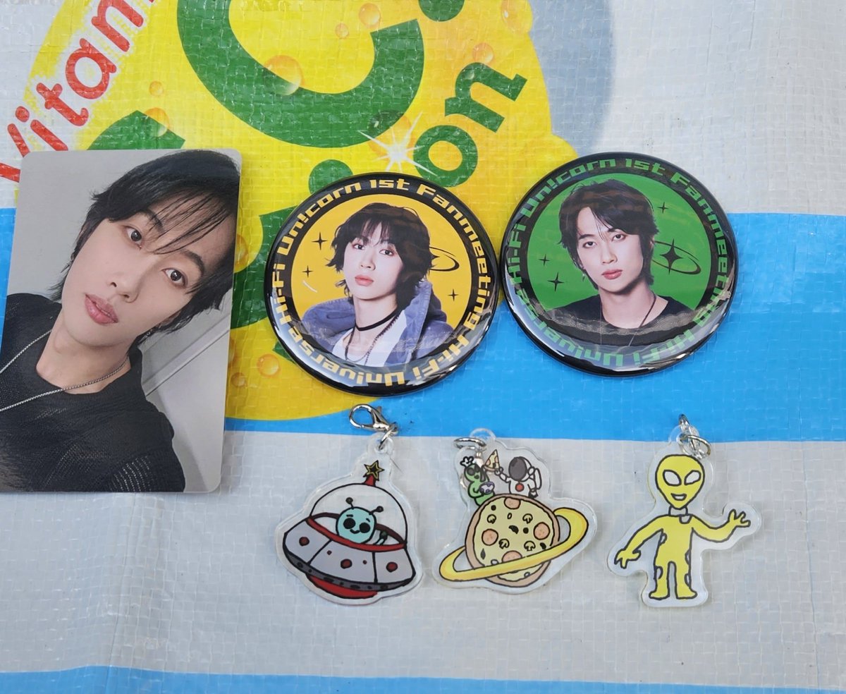 求) 缶バッチ テミンのキラキラ、 ヒョンユルキラキラ、 ギユンの