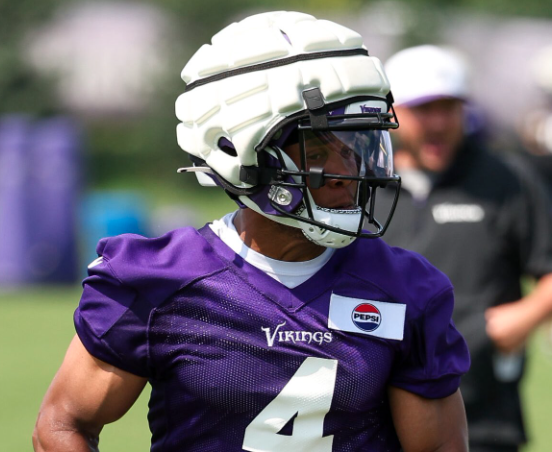Tragic Details: Vikings WR Rondale Moore was found deceased in the garage of his property with a suspected self-inflicted gunshot wound.

Moore was only 25 years old 💔🙏