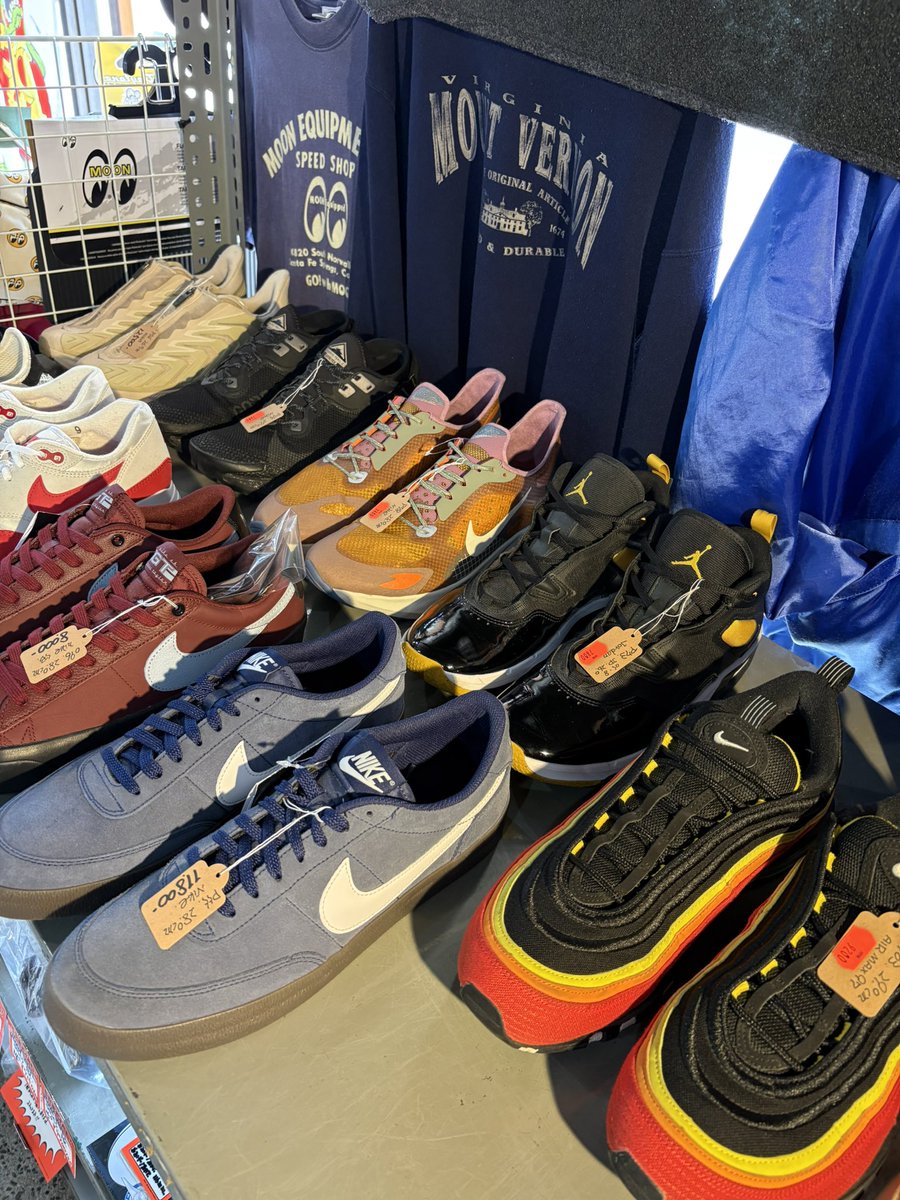 おはようございます☀
mooneyes shop &amp; sneaker shop
HyM acc エイチワイエムです♪

本日【2月22日】19pmまでOpenしています。ご来店お待ちしています。

#エイチワイエム
#ムーンアイズ
#スニーカー販売
#岡山県
#倉敷

NIKE筆頭に各種、sneaker入荷しています。good condition 待ってます👍