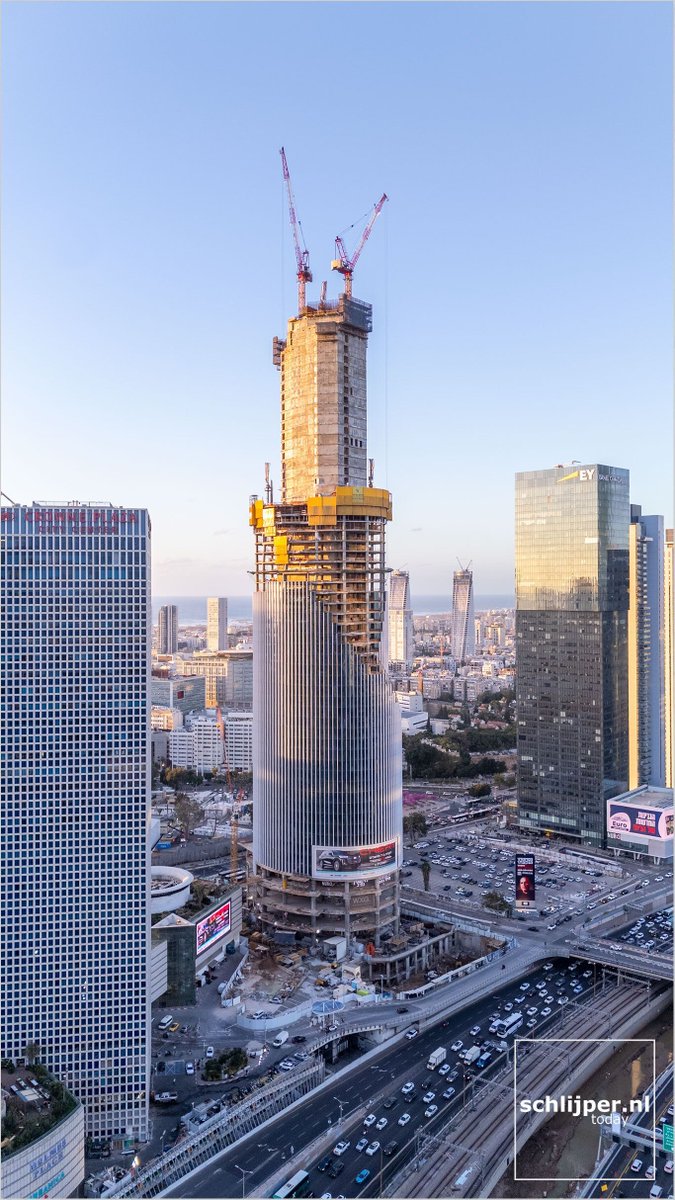 schlijperisrael's tweet image. Azrieli Spiral Tower, Tel Aviv, under construction. When finished, the tower will be 350m tall. 
#SchlijperAir #highriseTLV #constructionTLV