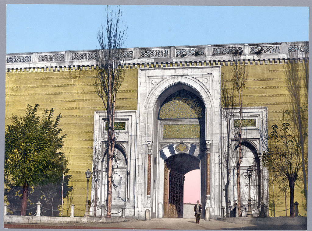Imperial gate, Topkapi Palace, Constantinople, Turkey, between ca. 1890 and ca. 1900