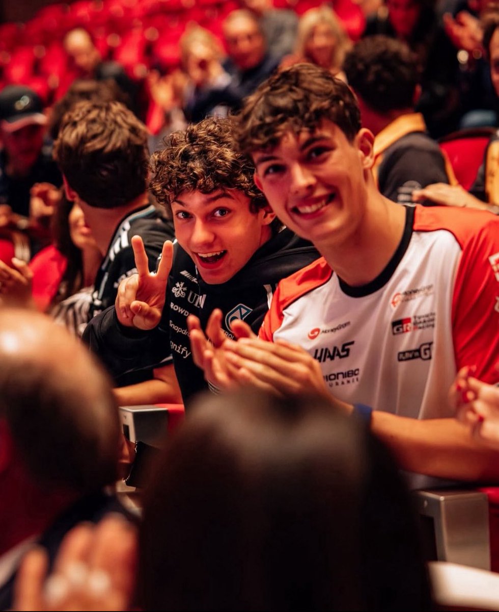 𝒦𝒞 ✰ ℒ𝒩1 ✰ tweet media