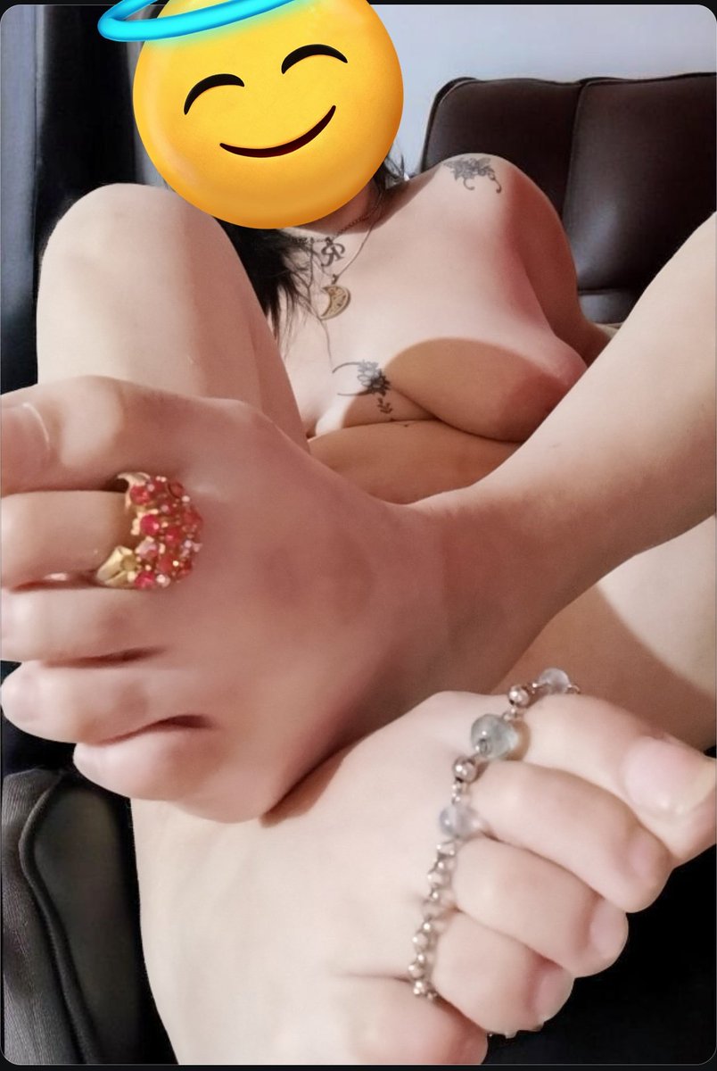 Milf_curby's tweet photo. Do you like my feet? 😈
https://t.co/xNVYvVONli https://t.co/es6NiSGbEw