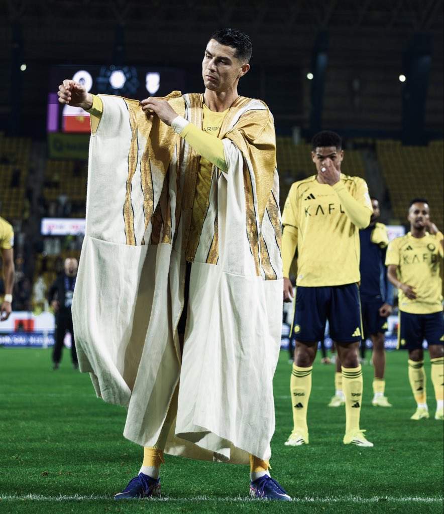 profoosorr's tweet image. "لا فاز #النصر تنام الارض مبسوطة💛"