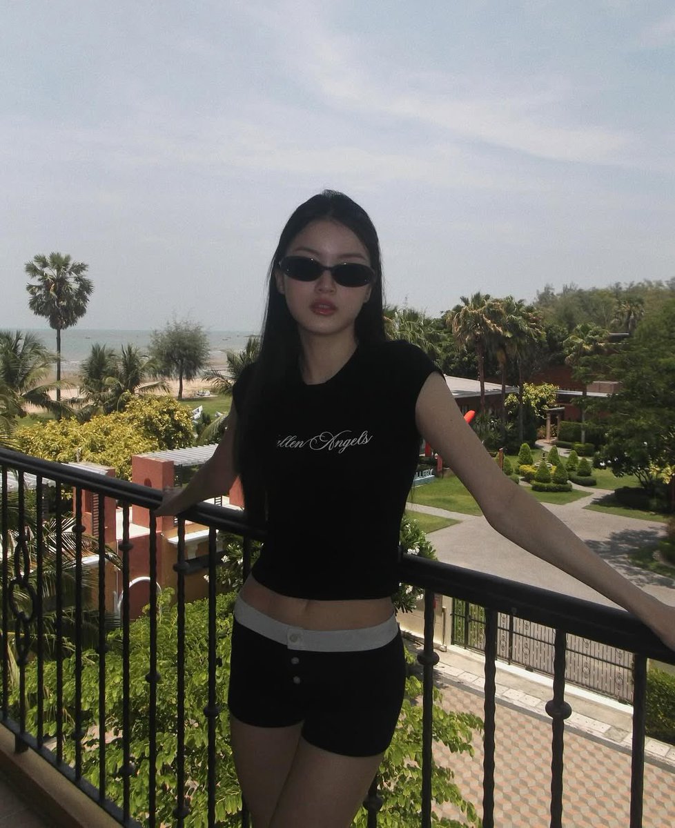 ibyibii's tweet image. ไวบ์แต่ละรูปในไอจีโคตรจะเริ่ด สิ่งที่ห้ามหายไปในปี2026 🥹🙏🏻🕯️🤟🏻