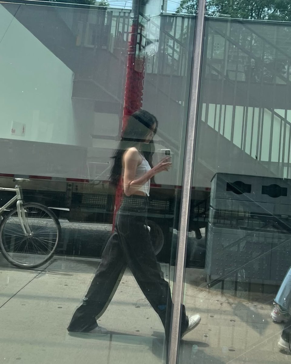 ibyibii's tweet image. ไวบ์แต่ละรูปในไอจีโคตรจะเริ่ด สิ่งที่ห้ามหายไปในปี2026 🥹🙏🏻🕯️🤟🏻