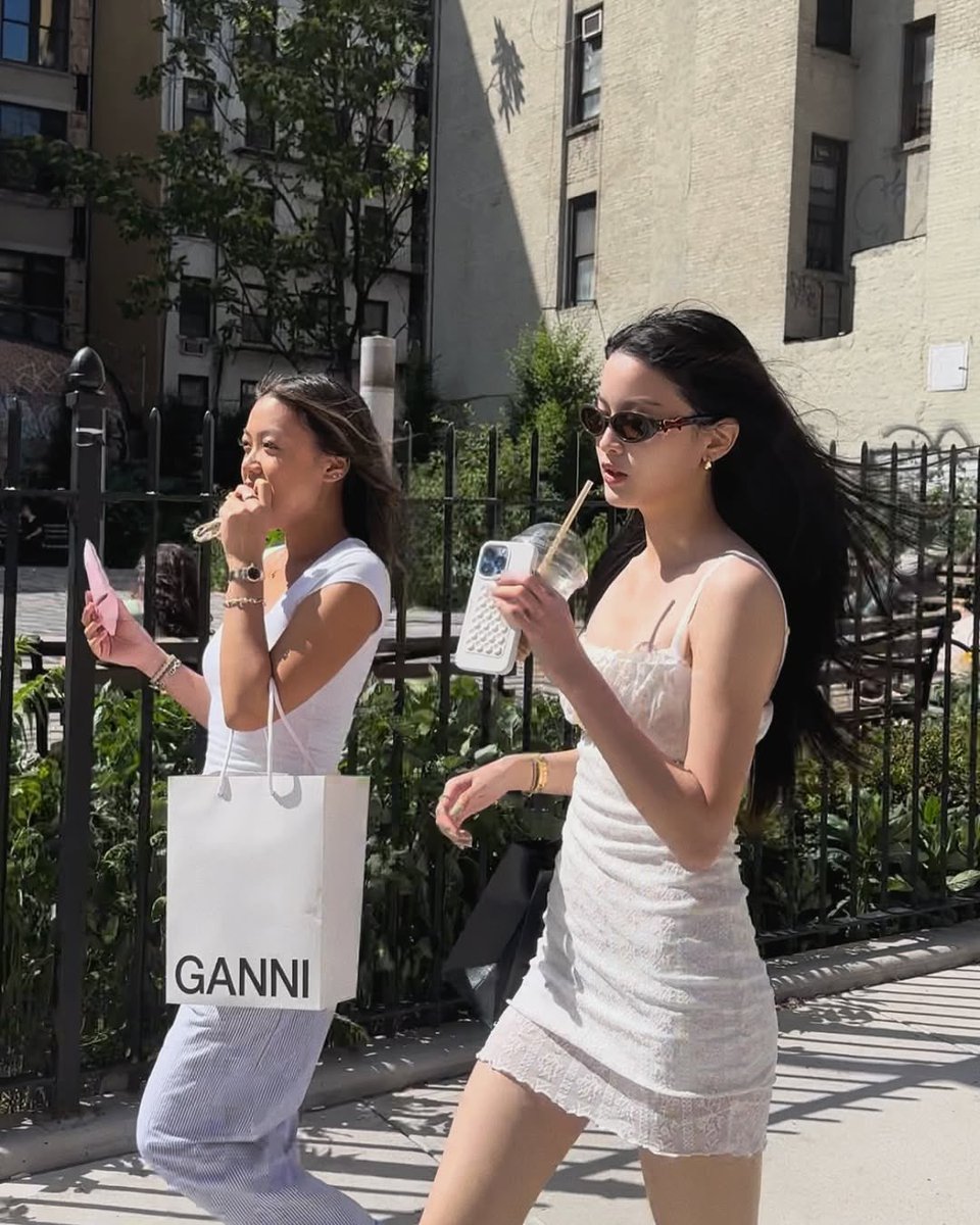 ibyibii's tweet image. ไวบ์แต่ละรูปในไอจีโคตรจะเริ่ด สิ่งที่ห้ามหายไปในปี2026 🥹🙏🏻🕯️🤟🏻