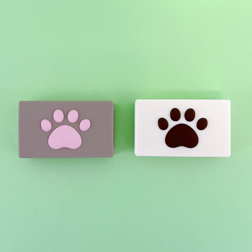 本日はマックスの『シリコンカバーホッチキス』のご案内🐱
⁡
ネコがホッチキスに✨
⁡
シリコンカバーホッチキス
🖤しりこんくろねこ
🩶しりこんさばとら
🤎しりこんみけねこ
⁡税込1,760円
⁡
NO.10針+シリコンカバー
🩶しりこんねこのあし
🤎しりこんねこのあし
⁡税込715円