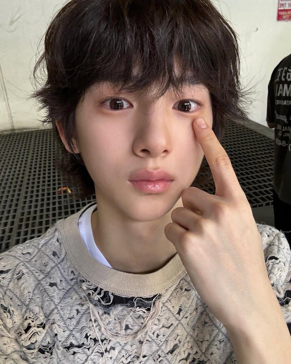 Apepiette's tweet image. 실제로 디올 소바쥬 쓰는 남자아이가 얘라니 아
쌍으로 갭모에 돌았나 ㅠㅠㅠ
디올 소바쥬는 진짜 유명한 남자의악마(중의적의미) 향수임