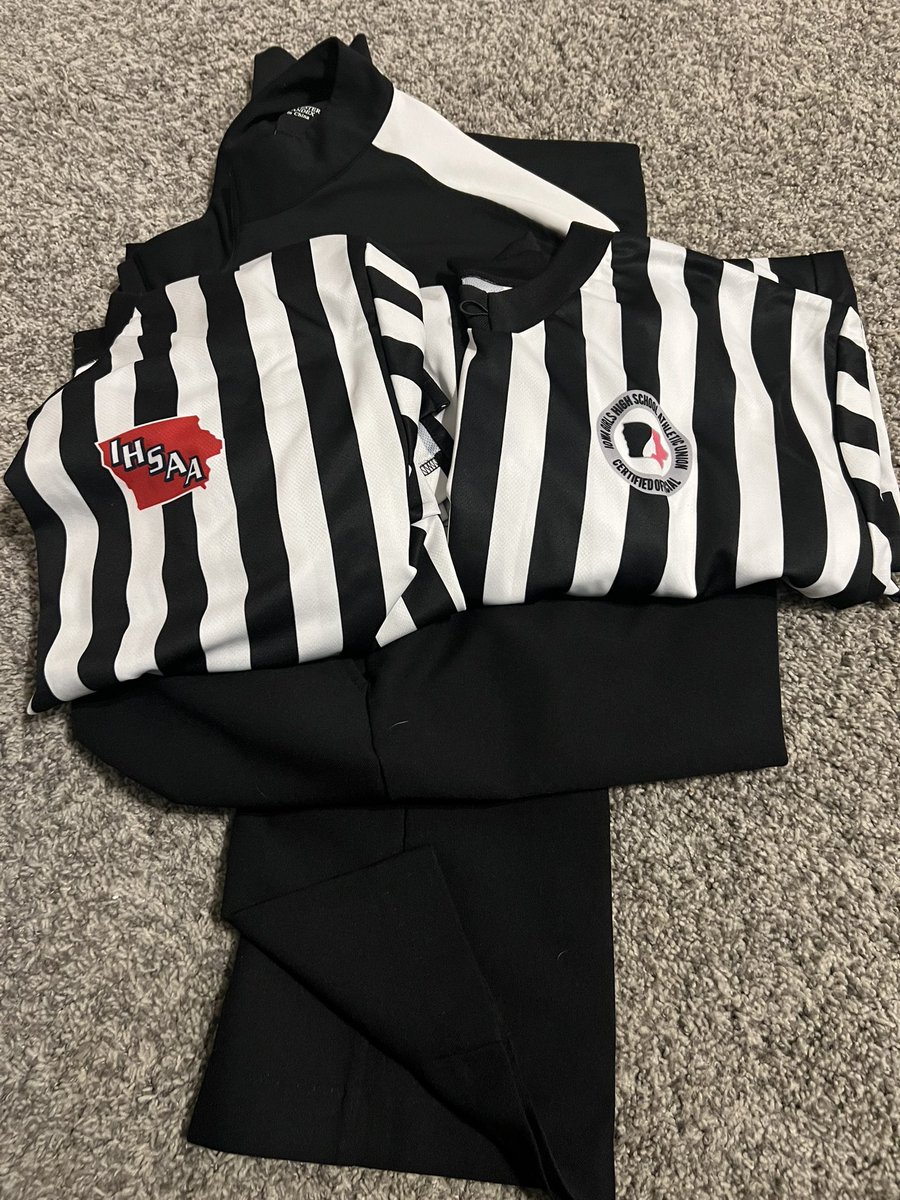 timblum57's tweet photo. Wow, it's hard to imagine that that I've been a registered basketball official for these two organizations for the past thirty years. I can honestly say I've enjoyed the ride, but it's time to end it.  Thank you players, coaches, and fans. I'll miss you. #iahsaa #ighsau https://t.co/0ZgxHuG1Iy