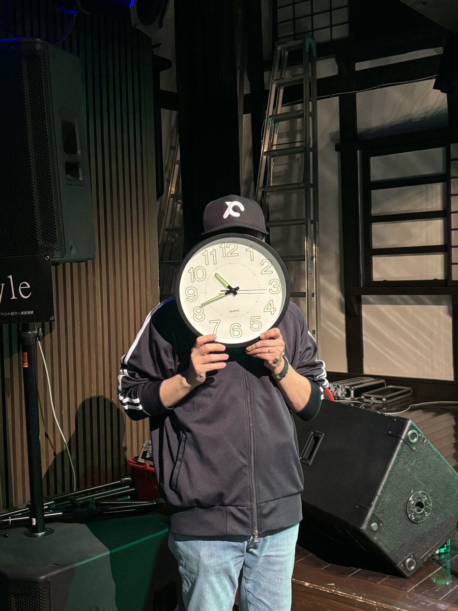 pugpug_9's tweet photo. タイムキーパーも頑張っトリます🐔
#ザ・トリフターズ
#Istyle
#もりおか町家物語館 https://t.co/5hUxwu6Mk1