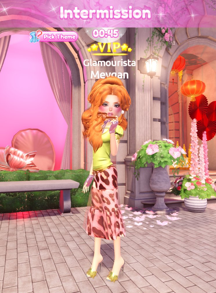 JustMeygan's tweet image. obsessed with this look i did earlier
#DressToImpress