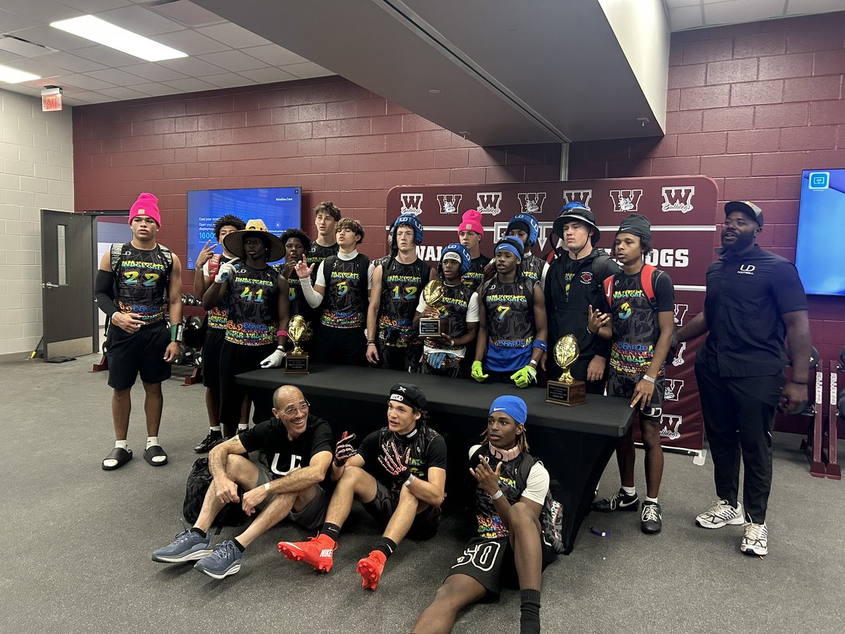 LeoJRodgersIV's tweet photo. 7 on 7 Tournament Champions!! @TreyP273303 @JacobJMayers @Phillip_Hunt53 @coach_mcdowell @CoachFrost12 https://t.co/jY1DQmcsIc