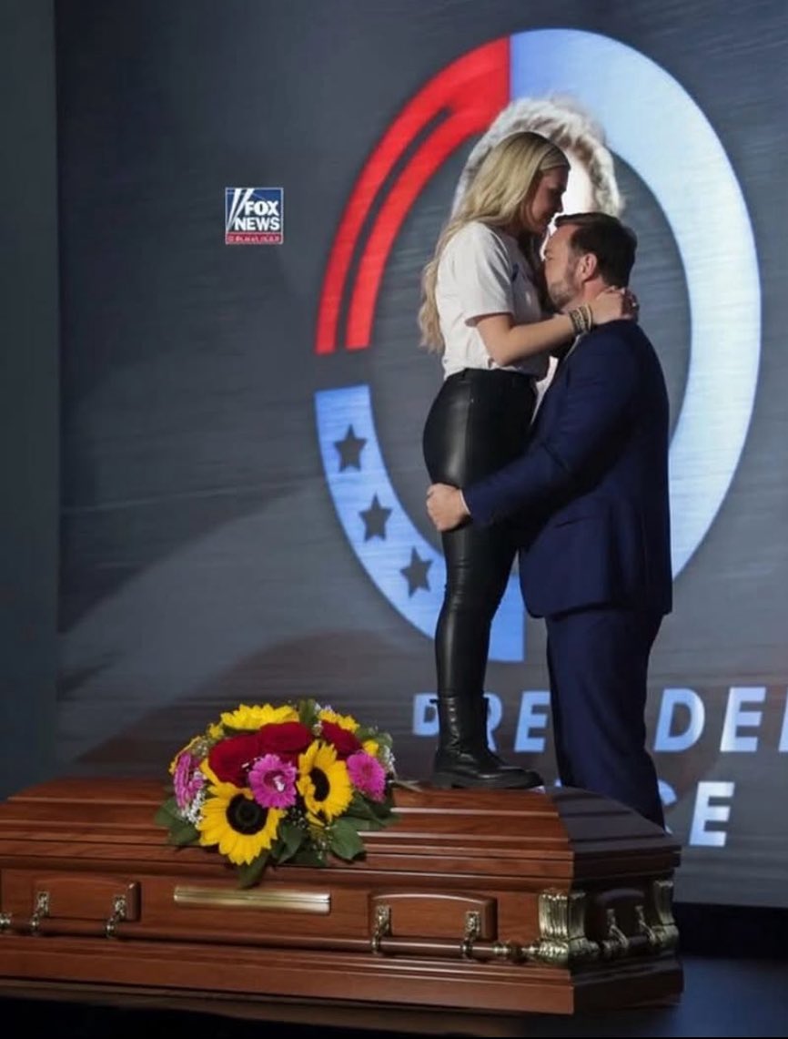 ItaporangaProxy's tweet image. @JDVance time to prove these fools wrong son!! Swing the big D and tell them.