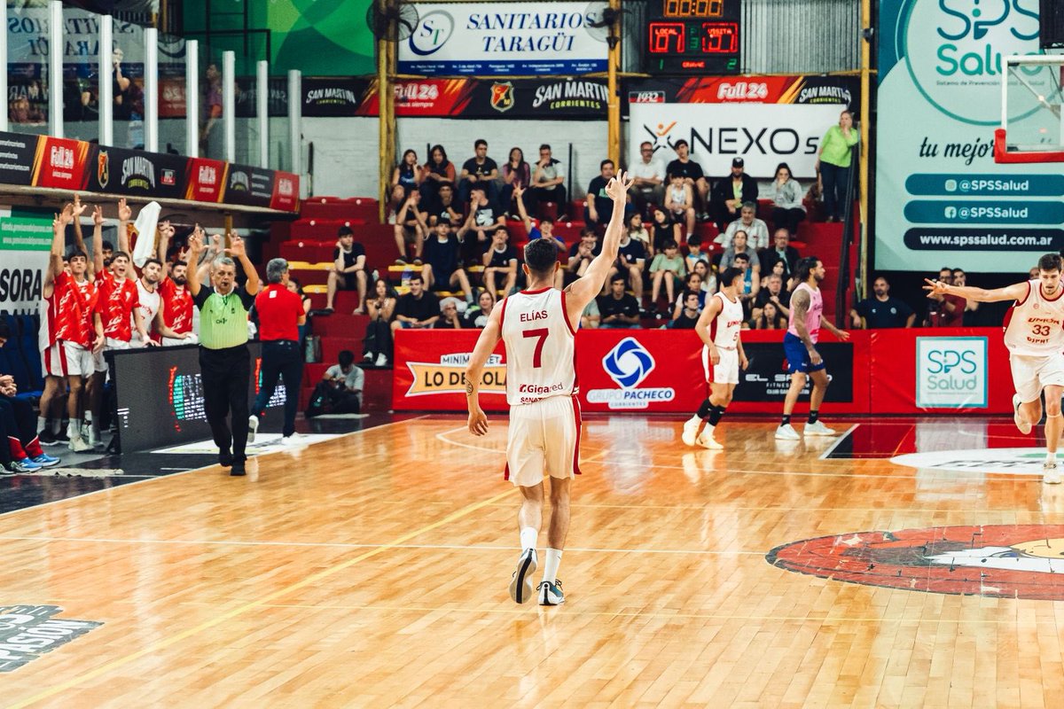 #BahiensesAfuera | El duelo de bahienses entre Quimsa (Ruesga) y Unión (Elías). Quedó para el equipo santiagueño. Ruesga sumó 6 puntos (3/4t2) y 5 rebotes, mientras que Elías cerró con 13 minutos en cancha. El partido culminó 74-88 para Quimsa.