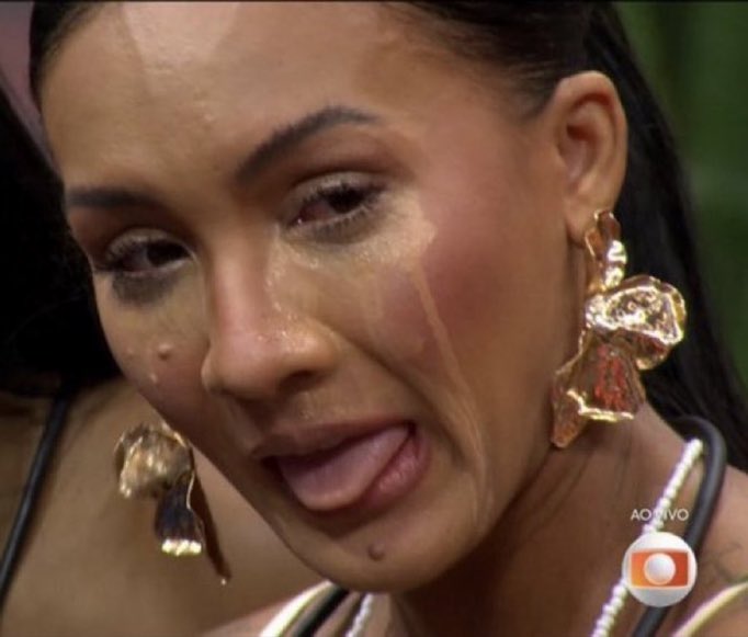 Tô com tanto nojo de farra que nem Anitta nem Clementaum me tiram de casa hoje.