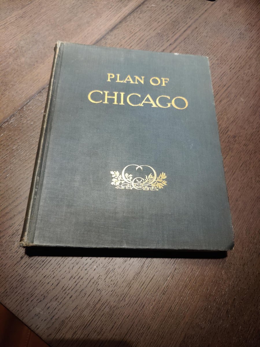 Nyjahollstrax's tweet photo. Report of D. H. Burnham on the Improvement and Adornment of San Francisco (1905) and the Plan of Chicago (1909). As an urban planner, I analyse the historical forces that have shaped our cities. These are two jewels in my collection. #urbanplanning #archtecture #urbanplanner https://t.co/Fu9ZE9G02M