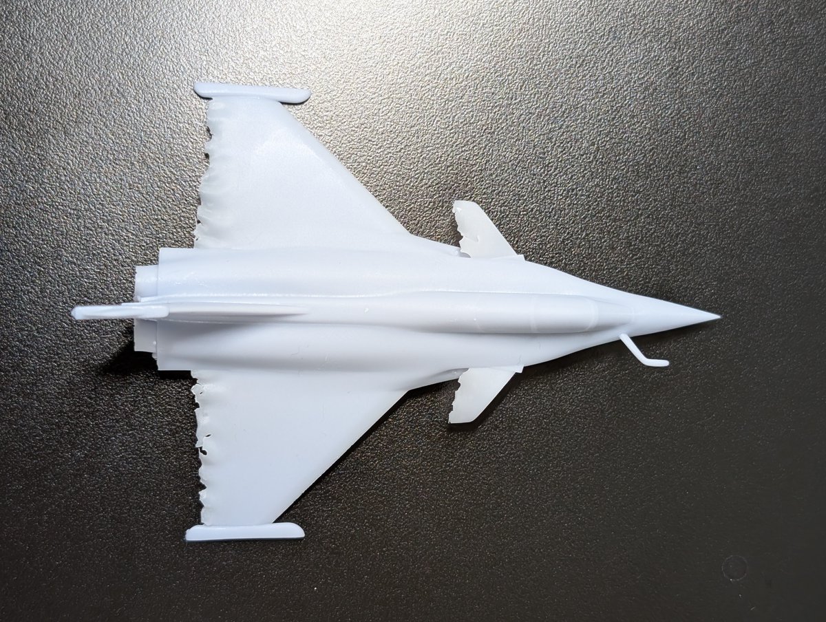 Blenderで作ったモデルをそのまま縮尺変えただけだと薄すぎてダメだった…（それはそう）
上手くいったとこもあるので、改善改善！
#blender
#3DModel 
#これが功成る選手権