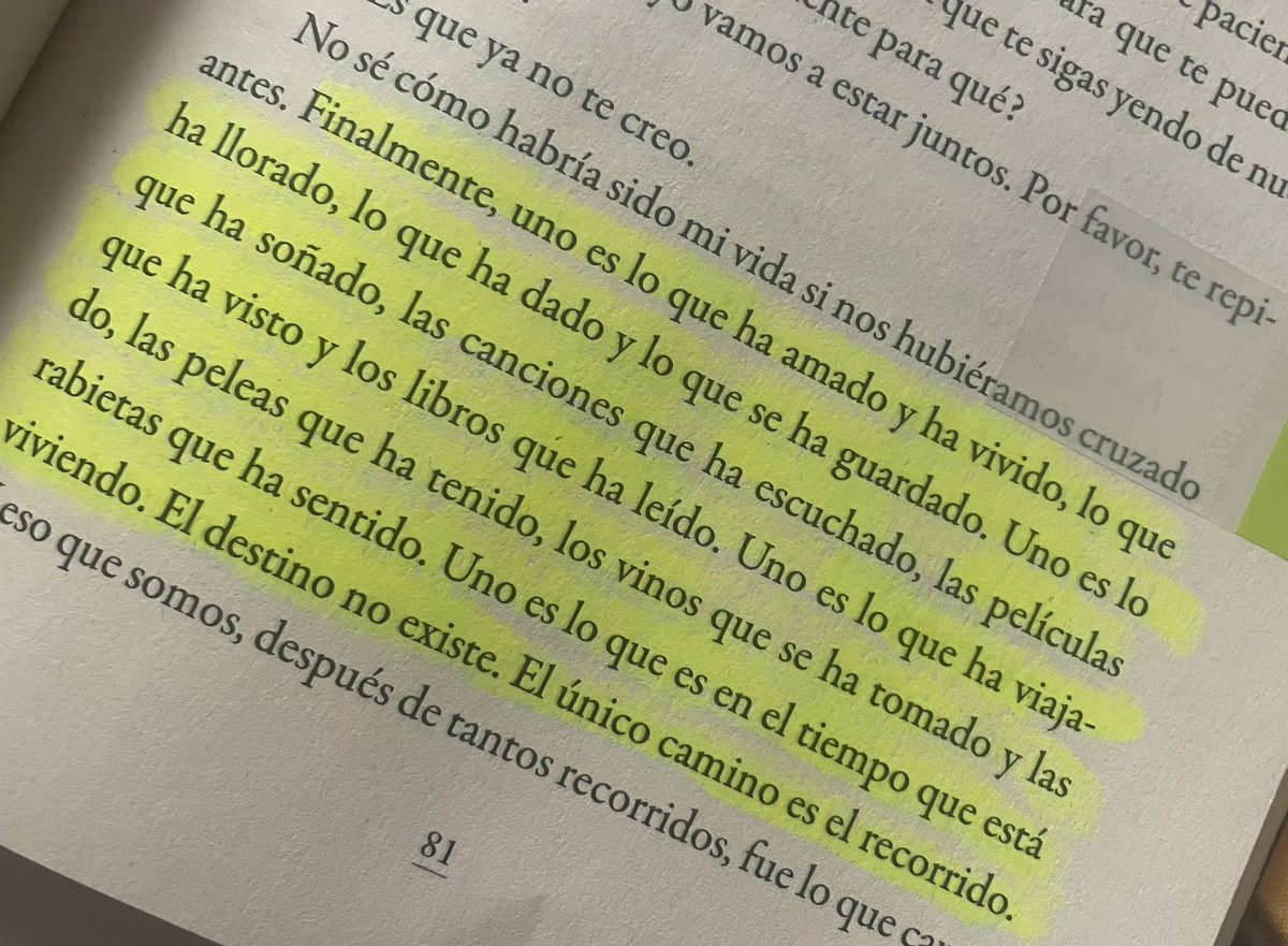 Linamar1622's tweet photo. #ElOlorDelFinDelMundo Sin duda Un librazo 🤓📖👌🏻…… Una novela difícil de encasillar porque el género queda a criterio de quien la lea….Y ademas Es
#IntensamenteEpica 🙌🏻
Qué gran inicio para incursionar en la novela literaria el de @vanedelatorre 
20/10⭐️⭐️⭐️⭐️⭐️ 🔚 https://t.co/aD5gUHT7a8