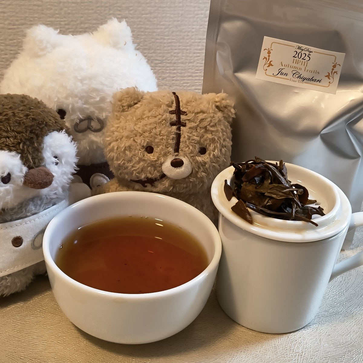 7288ayoan's tweet photo. 猫の日なので、ねこぺんのみんなを集めてティータイム。紅茶はジュンチヤバリの秋摘み。 https://t.co/hosW90R5ui