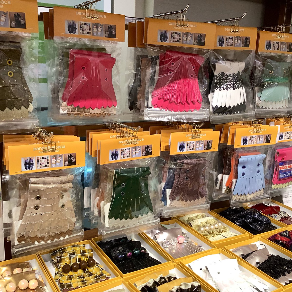 3/8(日)までの期間中、「Lido POP UP STORE」(<a href="/lido_merceria/">Lido（リド）</a> )開催中です。
リボンやワッペンなど、通常より豊富なラインナップで展開中。また、アクセサリーやカスタムタッセルは期間限定のお取扱いとなっております！
浦和にお越しの際は、ぜひ足をお運びください◎
#リド #ロルバーン