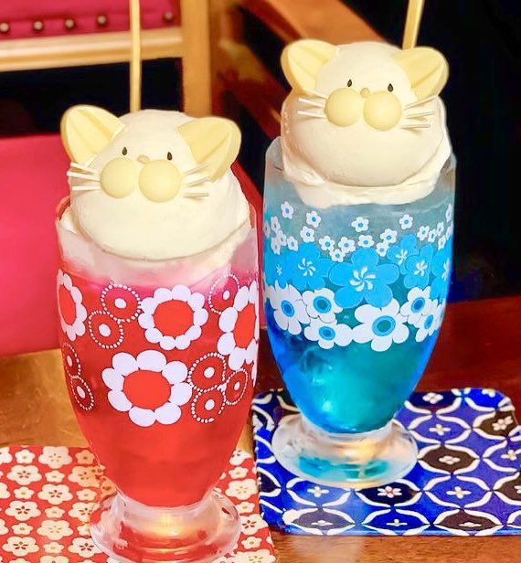 京都市役所前駅近くにある町家猫喫茶「うたねこ堂」の、耳にはチョコを