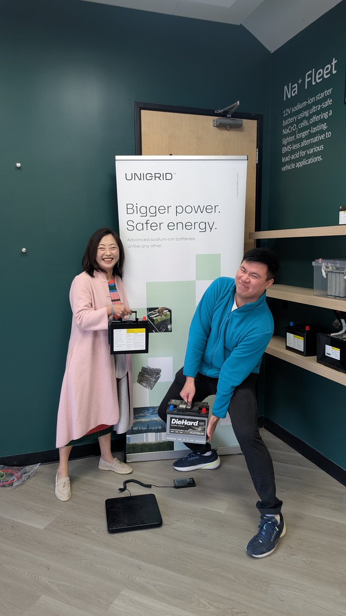 YingShirleyMeng's tweet photo. Sodium ion battery products by #UNIGRID - I was holding the SIB and Darren was trying to lift the lead acid 12V pack :) 

@LESC_Public Alum News Alert ! https://t.co/GxIUgkpL2q