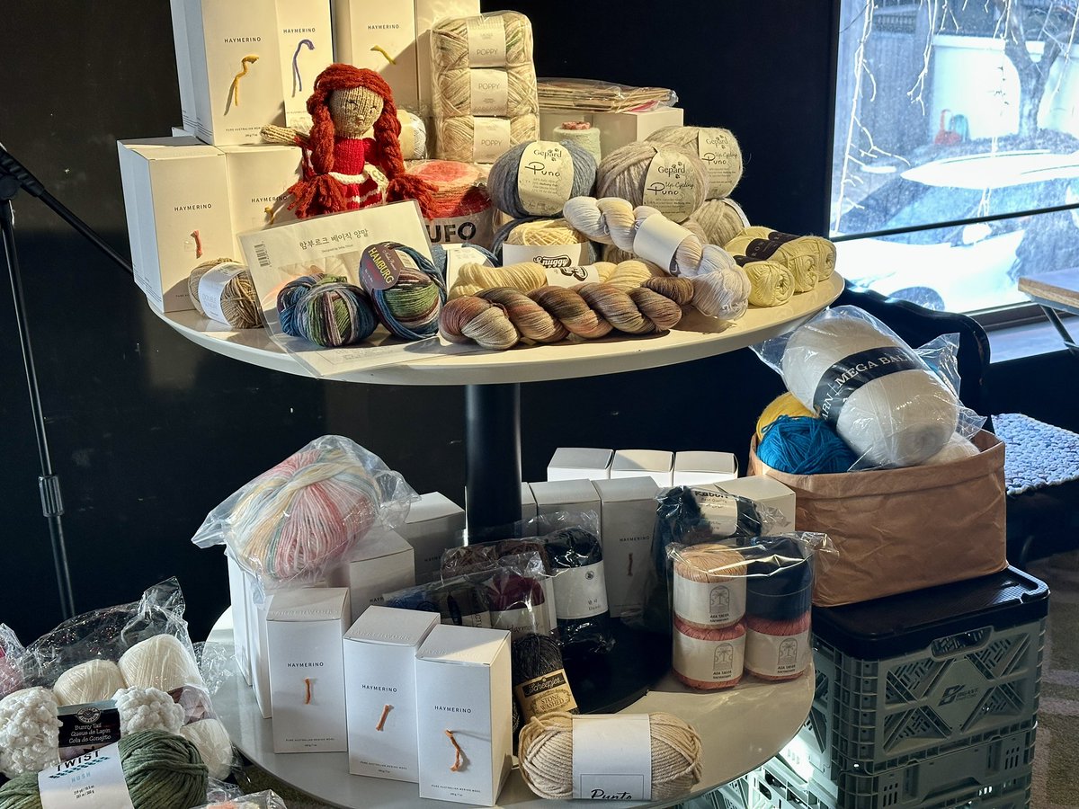 콜렉티브 루프 2월 뜨개파티:얀스왑 후기.

주최측 추산 싯가 200+만원 상당의 실들이 모였고 골고루 새 주인님들에게 돌아갔습니다. 귀한 것들 선뜻 내어주신 마음에 감사드리고, 함께 즐겨주신 모든 분들께 감사드립니다. 

3월 뜨개파티에서 또 만나요!👾