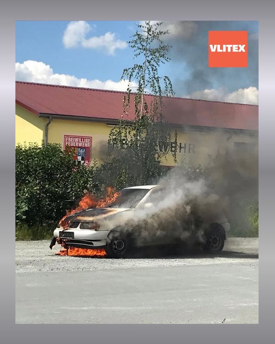 NoFlame_safe's tweet photo. この車の発火を抑えた耐熱素材。

その同じ素材でつくられた
モバイルバッテリー用セーフティポーチが
NoFlameです。

Makuake終了は2月27日（金）
特別価格でのご購入は、あとわずか。 https://t.co/GS5YIhIcvN https://t.co/CvbGZSXnKA
